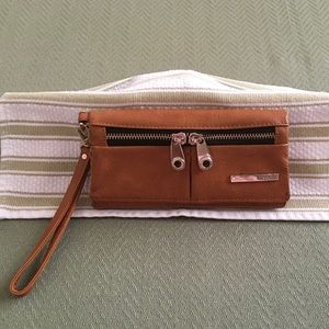 Kenneth Cole Reaction Wristlet Wallet